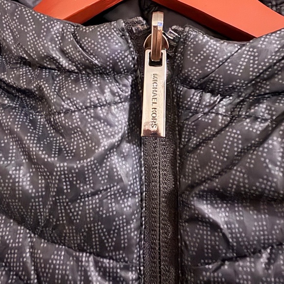 Micheal Kors Reversible Quilted Packable Puffer Jacket - Picture 3 of 9